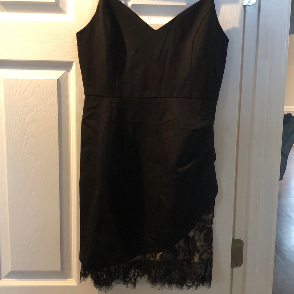 Lulu’s black dress